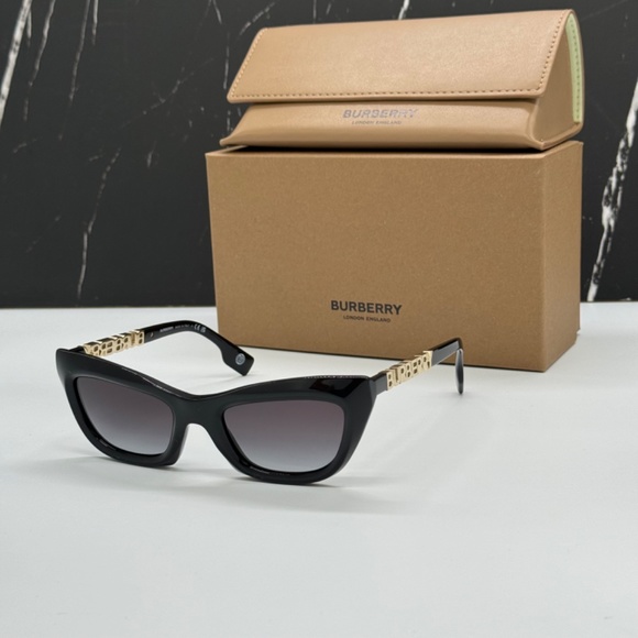 NEW BURBERRY BE4409 3001/8G WOMEN SUNGLASSES BE4409 30018G BLACK CAT EYE EYEWEAR - Picture 1 of 10
